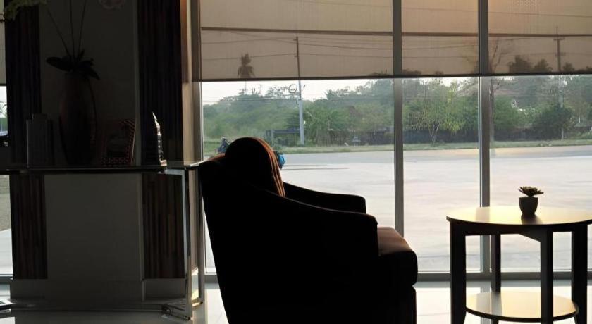 Chaisaeng Villa Sing Buri Exterior foto